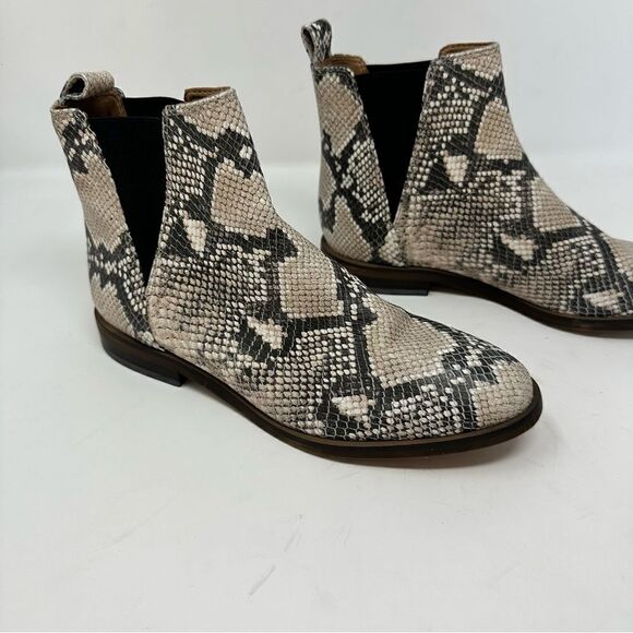 Lucky Brand Snake 8.5 black booties Chelsea style size 6.5 - Picture 2 of 8